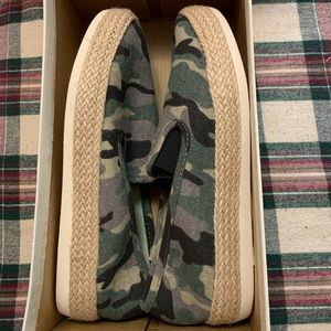 New esprit Nadeen camo flats slip on shoes